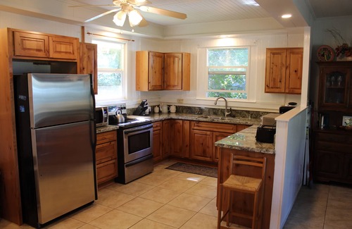 Hilo House | Two Luxury Homes @ Richardsons Beach Park-Hilo Bay. Sleeps 16. Best Location.
