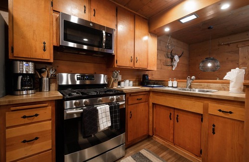 Pine Cove Cabin | Two Magical cabins *Spa, Fireplace, Pet Friendly*
