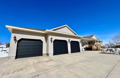 Pocatello House | Two Mountain Homes, gated, views, games, & nature!