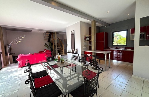 Saint-Vincent-de-Cosse Cottage | TWO RENOVATED TABACCO BARNS WITH HEATED POOL, AC & SPEED WIFI - river 800m away