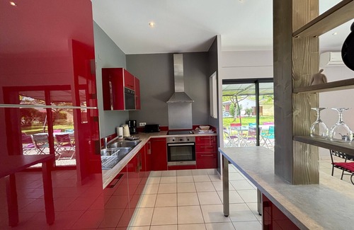 Saint-Vincent-de-Cosse Cottage | TWO RENOVATED TABACCO BARNS WITH HEATED POOL, AC & SPEED WIFI - river 800m away