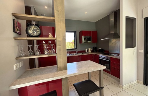 Saint-Vincent-de-Cosse Cottage | TWO RENOVATED TABACCO BARNS WITH HEATED POOL, AC & SPEED WIFI - river 800m away