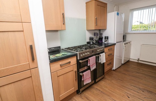 Rosudgeon Cottage | TWO THREES, family friendly, with a garden in Rosudgeon