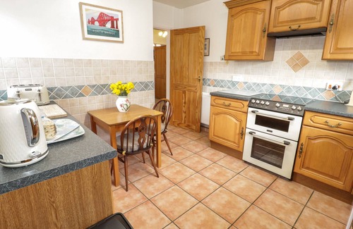 Penrhyn Bay Cottage | TY CAEREDIN, pet friendly, country holiday cottage in Penrhyn Bay