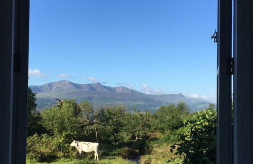 Dolgellau House | Ty Capel Carmel - Three Bedroom House, Sleeps 5