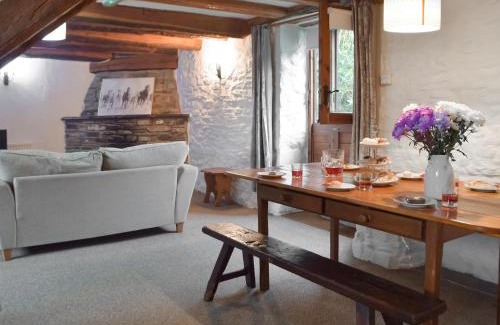 Llanybydder House | Ty Ceffylau - Uk46190
