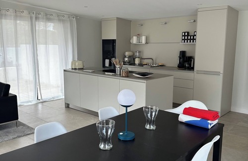 Finistere Villa | Ty Du - Plage du Sillon - Parking