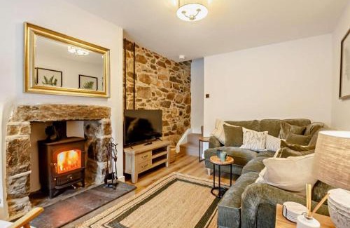 Llanbedrog House | Ty Fin Cottage with Hot Tub