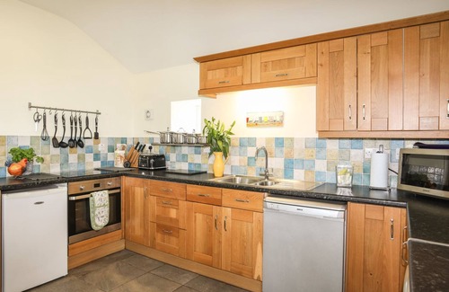 Rhoscolyn Cottage | TY MYNYDD, pet friendly, with a garden in Rhoscolyn