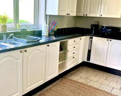 Llanfair Caereinion House | Ty Newydd