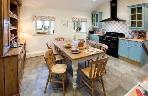 Eglwysbach House | Ty Newydd