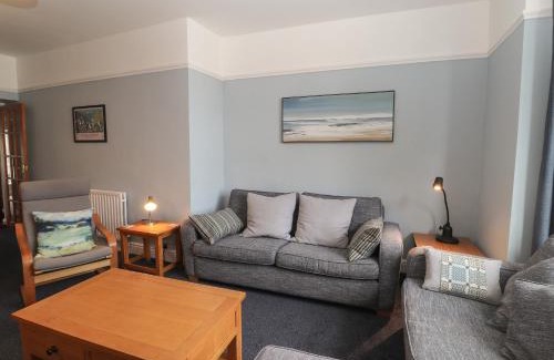 Newport Apartment | Ty Post