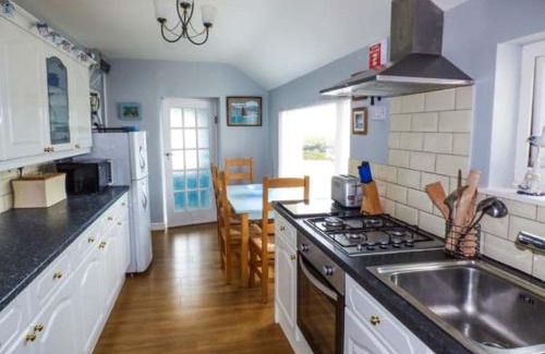 Trearddur Bay Apartment | Ty'r Enfys Bach - Upper