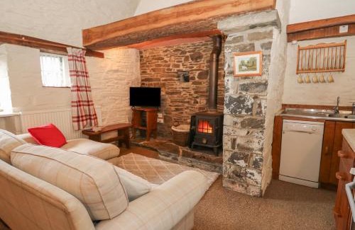 Llanybydder House | Ty Tarw