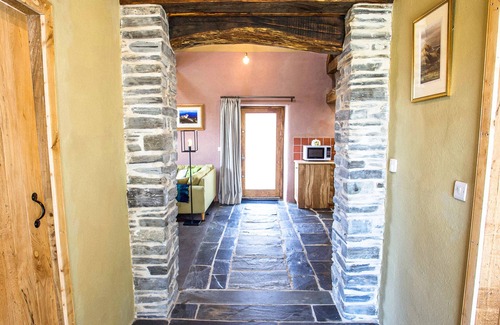 Penrhyndeudraeth Cottage | Tyn Llwyn Cornel Eco Barn