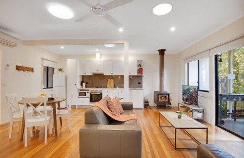 Bright Apartment | Tyntynder Garden Cottage 2