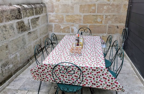 Bacalan House | Typical Bordeaux House 1850 – Spacious, well-equipped, near Bordeaux, with gym and pool table