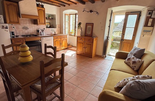 Cagnano House | Typical Corsican village house. In the heart of the village. 5 min from the beach