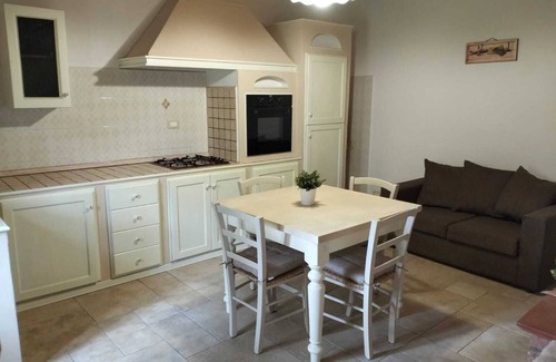 Montescudaio House | Typical stone house, close to the sea, 5/6 person, enclosed garden, small pool