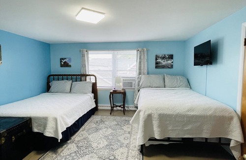 Munising Bed & Breakfast | U.P.Iron Skillet Bed & Breakfast lodge.