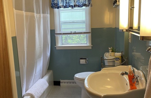 Munising Bed & Breakfast | U.P.Iron Skillet Bed & Breakfast lodge.