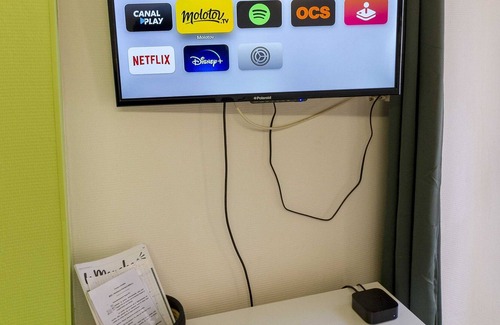 Cherbourg-en-Cotentin Apartment | U2 Studio Équipé Proche Naval Group - Netflix