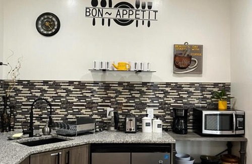 Detroit - Shoreway Apartment | Uber Close to Ohio City, Cleveland (Lower)