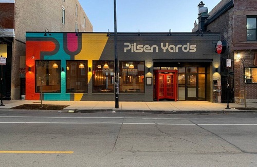 Pilsen Condo | UIC /Pilsen - Delightful 2 Bed 1 Bath Condo WITH FREE PARKINGnn