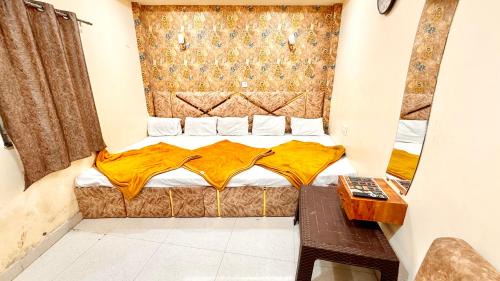 Ujjain Hotel | UJN-Hotel S Elite !Ujjain,Mahakaleshwar jyotilinga Temple & Railway station Spacious,Fully Air conditioned Rooms with Wifi And Parking, , BEST HOTEL IN UJJAIN