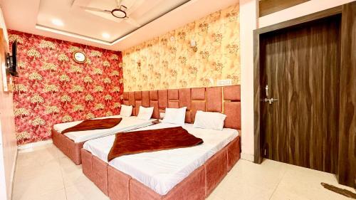 Ujjain Hotel | UJN-Hotel S Elite !Ujjain,Mahakaleshwar jyotilinga Temple & Railway station Spacious,Fully Air conditioned Rooms with Wifi And Parking, , BEST HOTEL IN UJJAIN