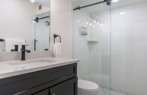 Steamboat Springs Hotel | Ultimate Adventure in Colorado! Three Serene Units, Near Ski Lifts, Free Shuttle Service, Hot Tub, Jacuzzi, Free Parking!