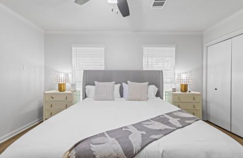 Lafayette Apartment | Ultimate Cajun Getaway King Beds Arcade Patio Lux