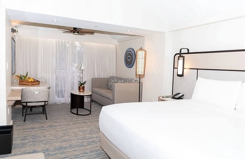 Isla Verde Hotel | Ultimate Family Getaway Mins from Airport | Beachfront Resort w/Outdoor Pool