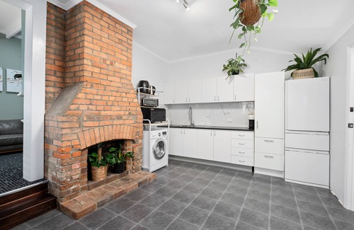 Fortitude Valley House | Ultimate Location! Whole House, no Shared Spaces. Pets and Kids Warmly Welcome!