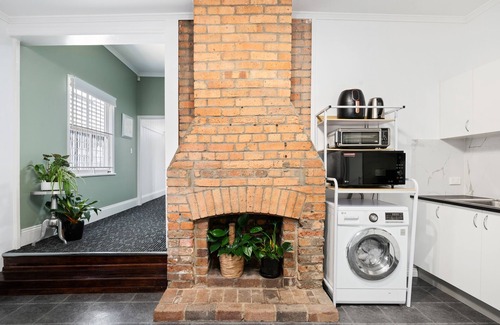 Fortitude Valley House | Ultimate Location! Whole House, no Shared Spaces. Pets and Kids Warmly Welcome!