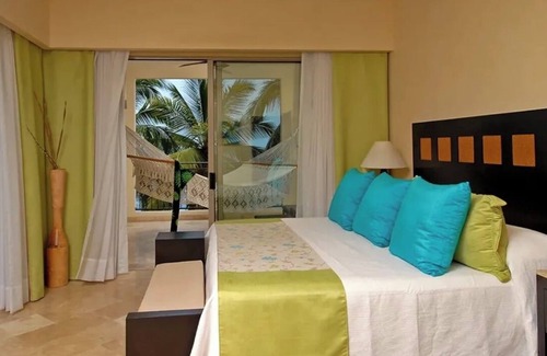 South Shore Hotel Area Resort | Ultimate luxury 2-bedroom resort with optional All-Inclusive in Puerto Vallarta