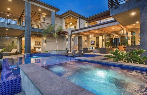Hawaii Kai House | Ultimate Oceanfront Luxury Living with Pool and Hot Tub