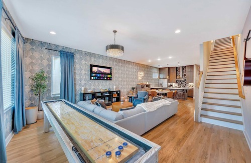 Nashville House | Ultimate Rooftop Double Games BBQ Skyline Views