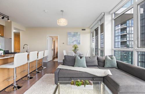 Downtown Mississauga Apartment | Ultra Luxurious 2.5 Bedroom 2 Full Bathroom 1 Parking Condo Near SQ1 Striking Views