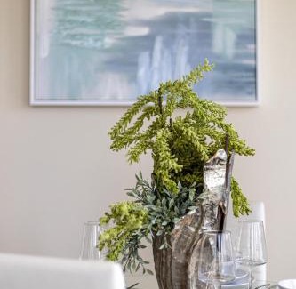 Downtown Mississauga Apartment | Ultra Luxurious 2.5 Bedroom 2 Full Bathroom 1 Parking Condo Near SQ1 Striking Views