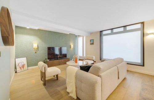 Quartier de l'Ecole-Militaire Apartment | Ultra luxury and garden!