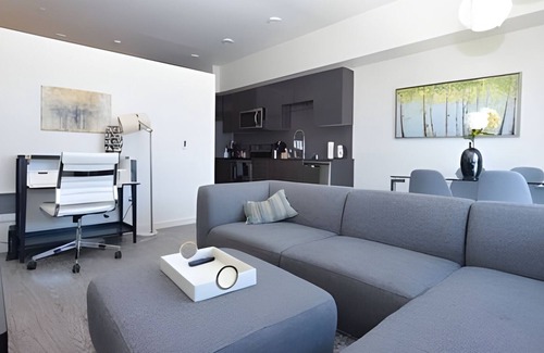 Downtown Apartment | Ultra Modern Redmond 1Bd 2| FastWifi | Gym|Sophari