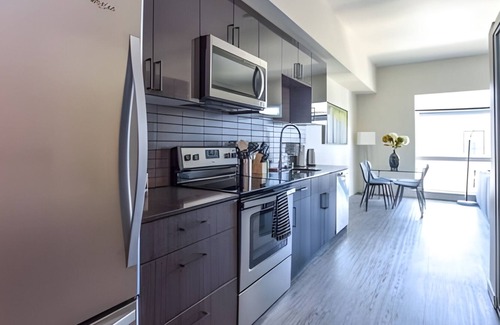 Downtown Apartment | Ultra Modern Redmond 1Bd 2| FastWifi | Gym|Sophari