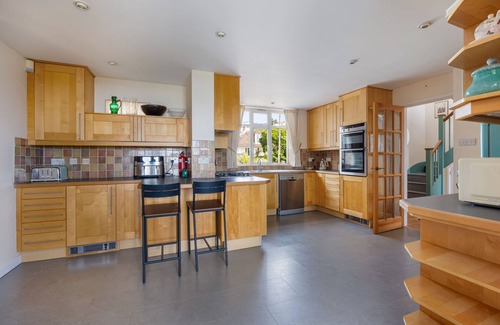 Teignmouth House | Umbrella Pines - Sea Views & Private Path to beach