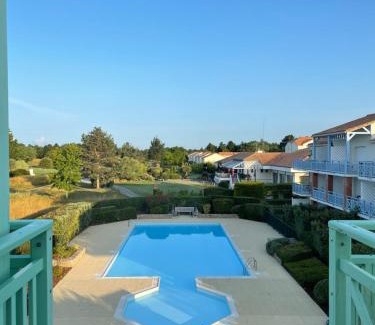 Pornic Apartment | Unappartalamer Vue Golf de Pornic et piscine