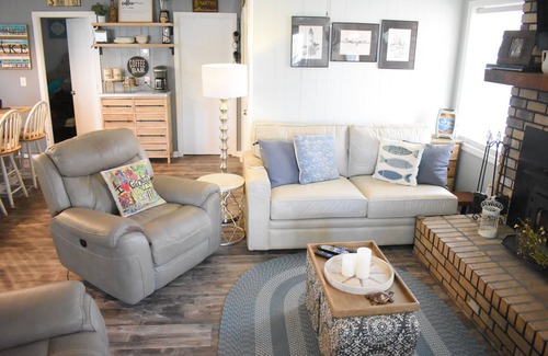 Martin House | Uncork, Unwind, Relax @ this family & pet friendly Lake home #2