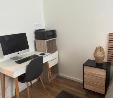 Ablon-sur-Seine House | Une Chambre dans un appartement
