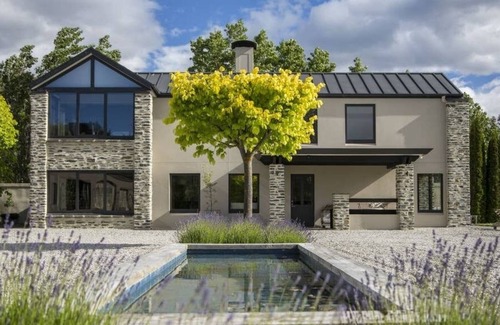 Kawarau Falls House | Uninterrupted Lake Views close to Ski Field