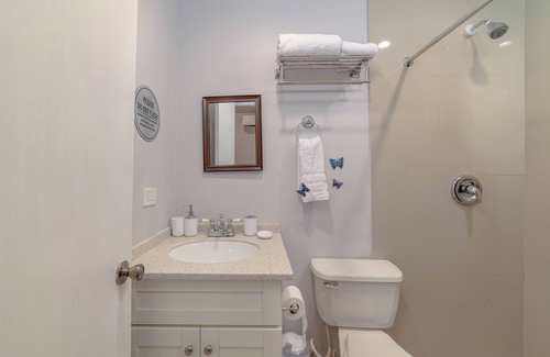 Buckleys Village Apartment | Unique 1-bedroom apartment in charming Buckleys with AC, WiFi