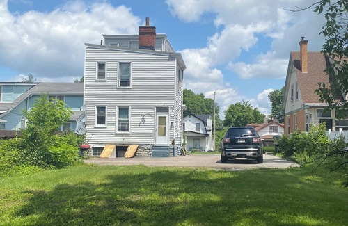 Roselawn Finance Apartment | Unique 2 bedroom gem on quiet street